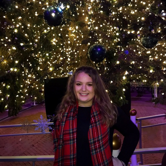 Meet your Posher, Madison - Picture 1 of 1